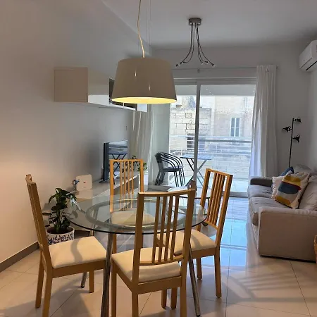 Malta Seaside 2 Bedroom Flat סליאמה