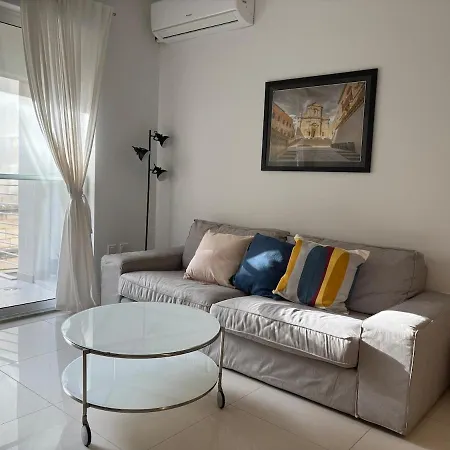 Malta Seaside 2 Bedroom Flat 슬리에마