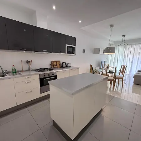 아파트 Malta Seaside 2 Bedroom Flat 슬리에마