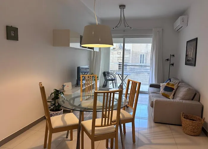 Malta Seaside 2 Bedroom Flat Sliema