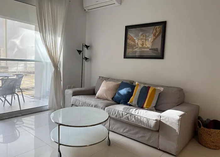 Malta Seaside 2 Bedroom Flat Sliema